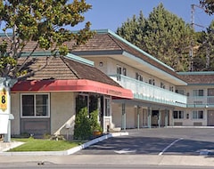 Motel Super 8 by Wyndham Martinez (Martinez, Hoa Kỳ)