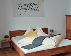 Khách sạn Apart Bergheil (Schwendau, Áo)