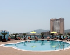 Hotel Halong Palace (Hong Gai, Vietnam)