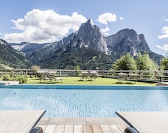 Khách sạn Sonus Alpis - Adults Only (Kastelruth, Ý)