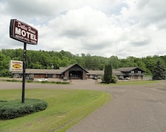 Khách sạn Amerivu Inn & Suites - St Croix Falls (St. Croix Falls, Hoa Kỳ)