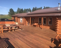 Cijela kuća/apartman Crazy Horse Monument View! Log Cabin - Luxury Remodel 2019 With Rustic Appeal. (Custer, Sjedinjene Američke Države)
