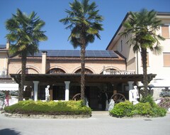Khách sạn Hotel Pizzeria Ristorante "Al Leone" (Villa del Conte, Ý)