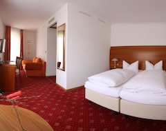 Khách sạn Hotel Zur Pfalz (Kandel, Đức)