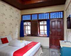 Hotelli RedDoorz near Mayura Park Lombok 2 (Mataram, Indonesia)