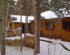 Toàn bộ căn nhà/căn hộ Charming Log Cabin for Peaceful Mountain Getaway! (Black Hawk, Hoa Kỳ)