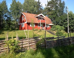 Toàn bộ căn nhà/căn hộ Beautiful Red Sweden House In The Woods With Lake But Also Your Location (Vimmerby, Thụy Điển)