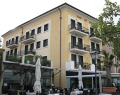 Khách sạn Hotel Del Porto (Torri del Benaco, Ý)