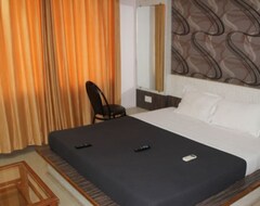 Hotel Savitri Niwas (Chiplun, India)