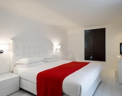 Hotel Le Prince Regent & Spa (Paris, France)