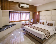 Hotel 24 Seven (Nashik, India)