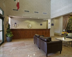 Khách sạn Marco Laguardia Hotel & Suites (Queens, Hoa Kỳ)