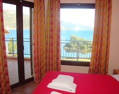 Hotel Trizonia Beach (Trizonia Island, Greece)