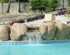 Hotel Moalboal Beach Resort (Moalboal, Filipinas)