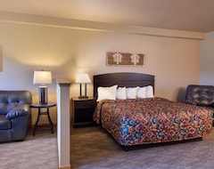 Spacious Hotel Rooms Located At Spring Brook Resort | Stunning View Of Golf Course (Wisconsin Dells, USA)