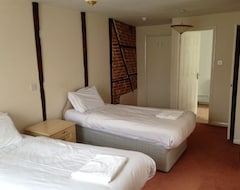 Hotel The New Inn (Lechlade, Birleşik Krallık)