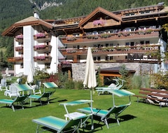 Khách sạn Hotel Gran Paradis (Campitello di Fassa, Ý)