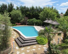 Toàn bộ căn nhà/căn hộ Rental House In The Countryside With Swimming Pool In Thor (Le Thor, Pháp)