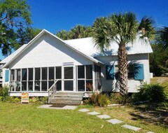 Tüm Ev/Apart Daire Petes Retreat 3 Bedroom 1.5 Bath Rental With Direct Beach Access Kayak Launch (Cedar Key, ABD)