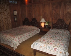 Hotel Wangnoo Heritage Houseboats (Srinagar, India)