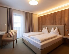 Double Room, Shower, Toilet, Standard - Landgasthof-hotel Neuwirt (Bad Vigaun, Austria)