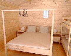 Kamp Alanı Camping Piccolo Paradiso (Avegno, İsviçre)