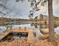 Entire House / Apartment Renovated Lakefront Escape With Private Dock And Deck! (Bella Vista, USA)