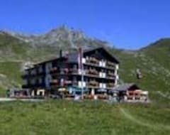 Hotel Alpina (Fiesch-Fiescheralp, İsviçre)