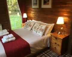 Hotel Luxury Traditional Log Cabin By Pucks Glen In The National Park (Sandbank, United Kingdom)