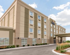 Khách sạn Comfort Inn & Suites (Clarington, Canada)