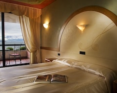 Khách sạn Hotel Aquila D'Oro (Desenzano del Garda, Ý)