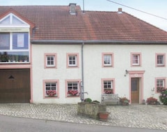 Toàn bộ căn nhà/căn hộ Apartment In Hopfengarten - 2-bed Apartment With Bath / Wc (Eisenach, Đức)