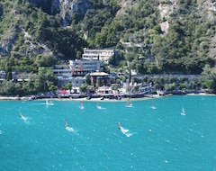 Surf Hotel Pier (Limone sul Garda, Italia)