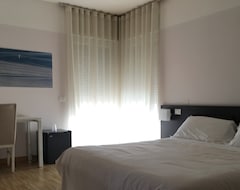 Hotelli Vialeromadodici Rooms & Apartments (Lazise sul Garda, Italia)