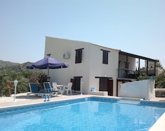 Toàn bộ căn nhà/căn hộ Traditional large detached village house wih private pool and enclosed courtyard (Limassol, Síp)