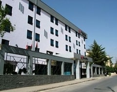 Khách sạn Ramada Hotel & Suites Amman (Amman, Jordan)