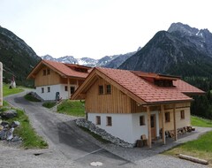 Hotelli Lechtaler Naturparkchalets (Gramais, Itävalta)