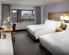 2 Connecting Suites With 3 Beds And 1 Sofabed At A Full Service Hotel By Suiteness (Albany, ABD)