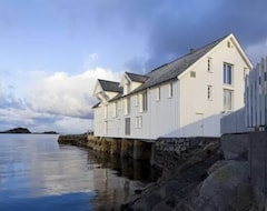 Hotelli Sveggvika Guesthouse (Averøy, Norja)