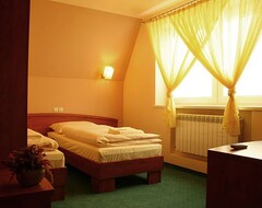 Khách sạn Oberża Pod Różą (Nowy Targ, Ba Lan)