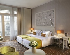 Hotel Chateau Frontenac (Paris, France)