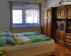 Cijela kuća/apartman Pingvin Cukraszda Apartman (Balatonmáriafürdő, Mađarska)