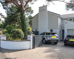 Koko talo/asunto Stunning, Recently Re-Modelled Sandbanks Holiday Home (Poole, Iso-Britannia)