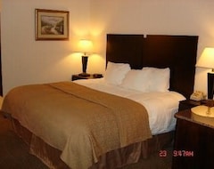Khách sạn Antioch Hotel & Suites (Antioch, Hoa Kỳ)