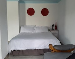 Bed & Breakfast Tyday Accommodation (Port Elizabeth, Nam Phi)