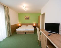 Hotelli Hotell Bauer (Rauchenwarth, Itävalta)
