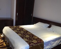 HOANG TRUNG HOTEL (Co To, Vietnam)