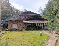 Hotelli Back To Nature Ecotourism (Berastagi, Indonesia)