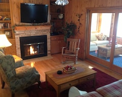 Entire House / Apartment Weekends 2 Nts W/3rd Nt Free- Perfect Level Lot Lakefront Get-Away- Sleeps 1- 18 (Wautoma, USA)