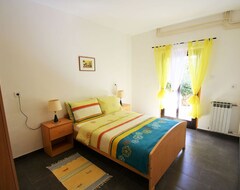 Casa/apartamento entero moderno y cómodo apartamento en la planta baja, situado en Porec (Poreč, Croacia)